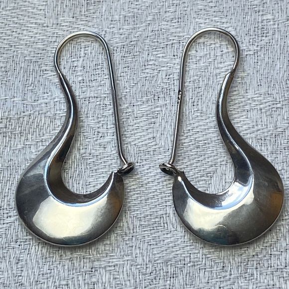 Vtg Earrings 925 Shiny Silver Oblong Abstract Long Dangling Puffy Geometric Hoop - Picture 7 of 12